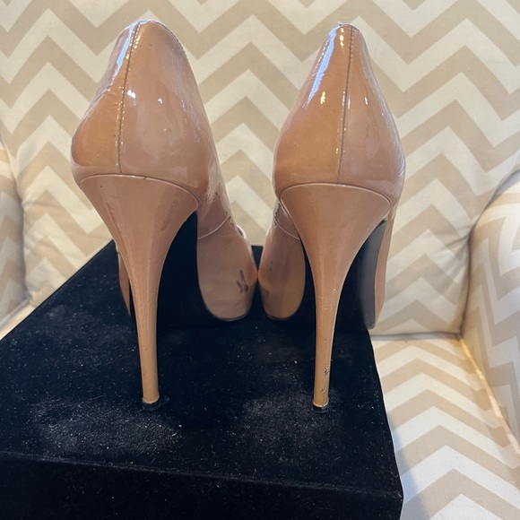 Stuart Weitzman nude peep toe high heels, size 9.5 - Picture 4 of 9